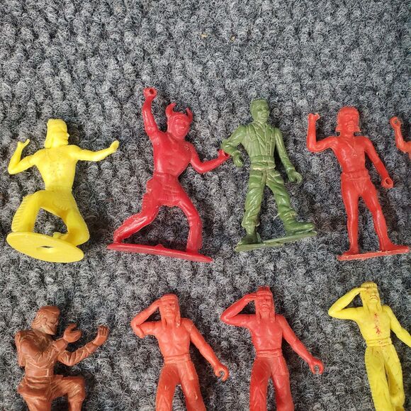 Large lot of MPC Ring Hand Figures 60s 70s Red Green Yellow Army Indian Cowboy - Picture 9 of 11